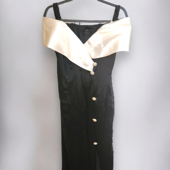 Dresses & Skirts - Vintage Elegant Black & White dress